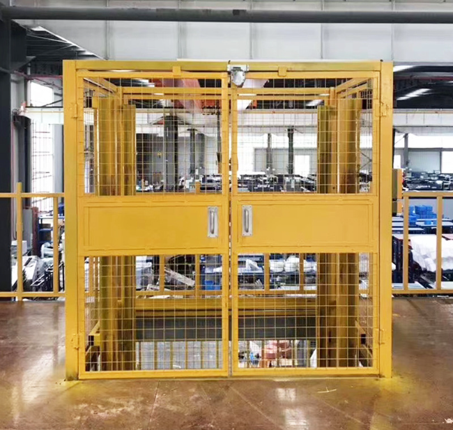 东湖智能导轨式升降机亮相